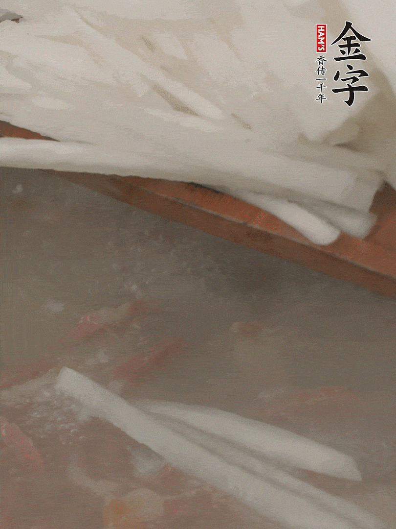 放蘿卜絲，燉5分鐘。
