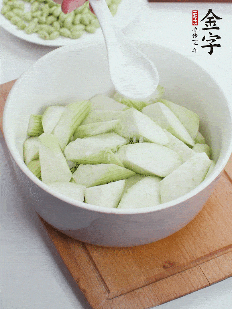 水中加1勺鹽浸泡，防止變黑。