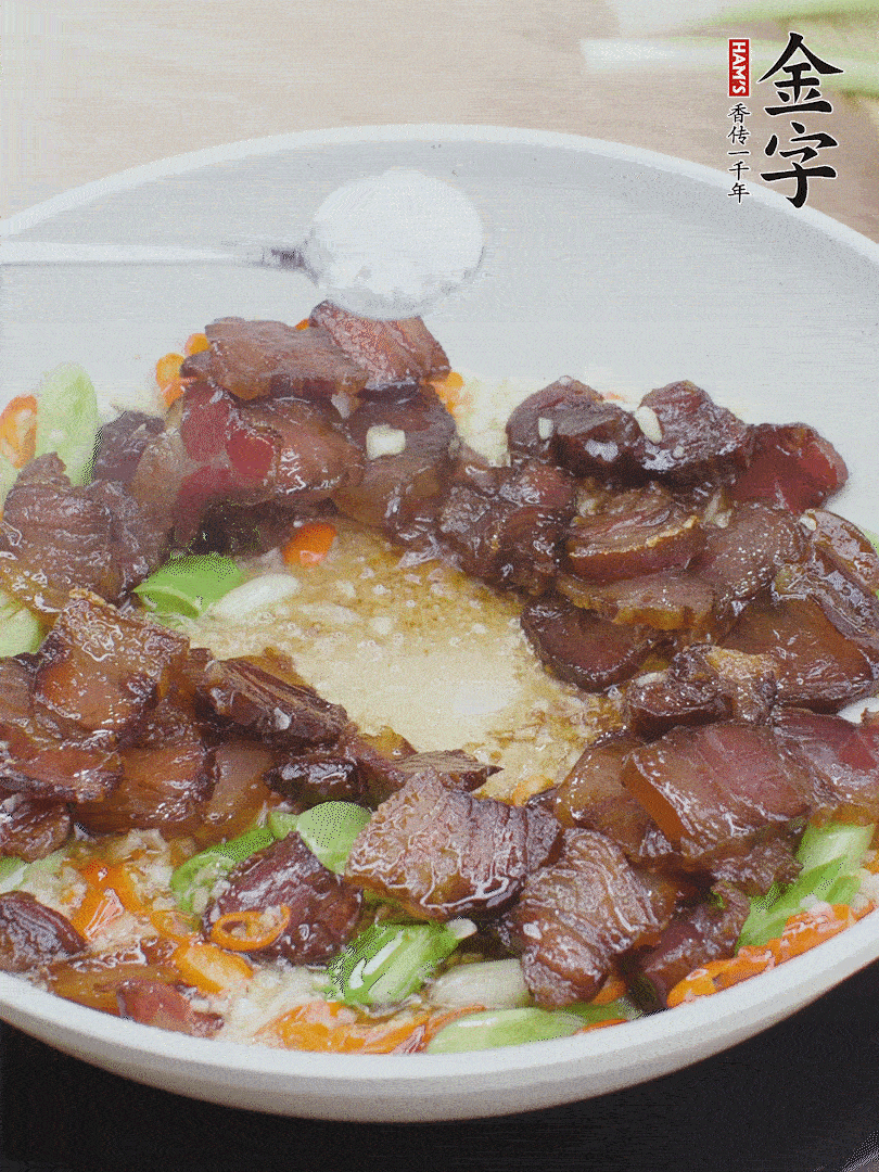 下醬油肉，一點生抽、白糖調味。