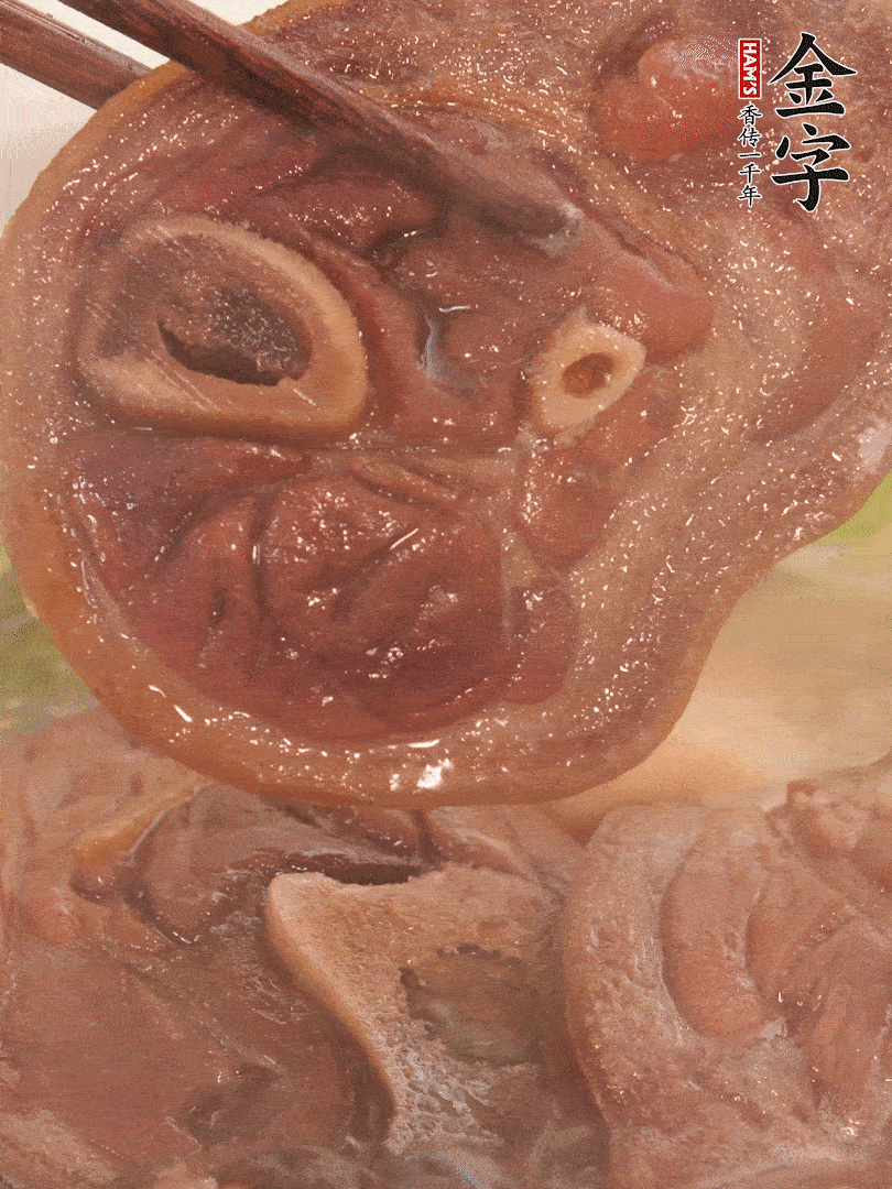 大火燒開(kāi)后，調(diào)成小火燜煮30分鐘，煮至蓮藕軟糯。