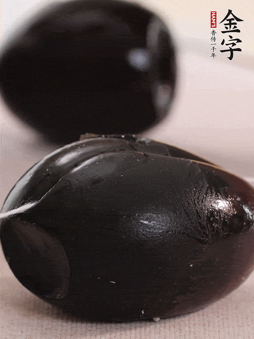 娃娃菜金針菇去跟洗凈，皮蛋改刀。