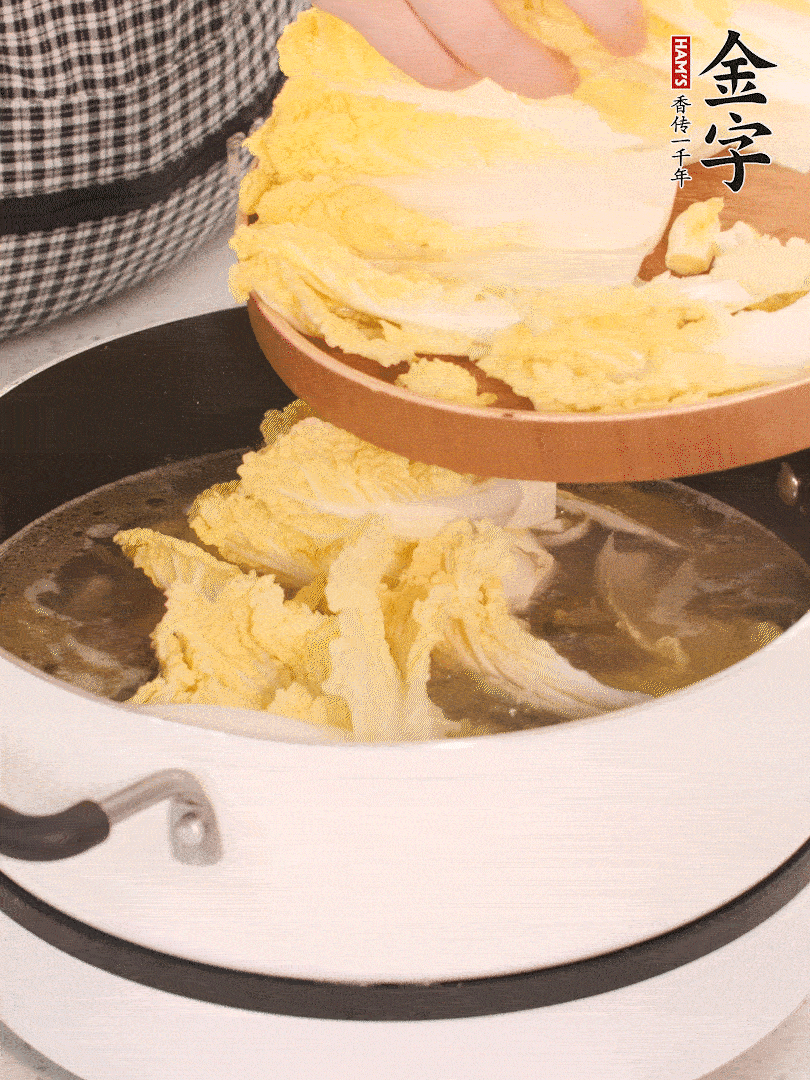 放入娃娃菜、金針菇再燉煮5分鐘。