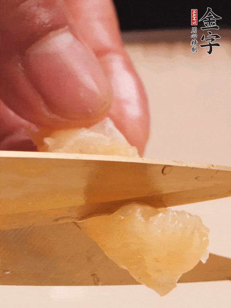 取出放入清水中，清洗表面，再剪成小段
