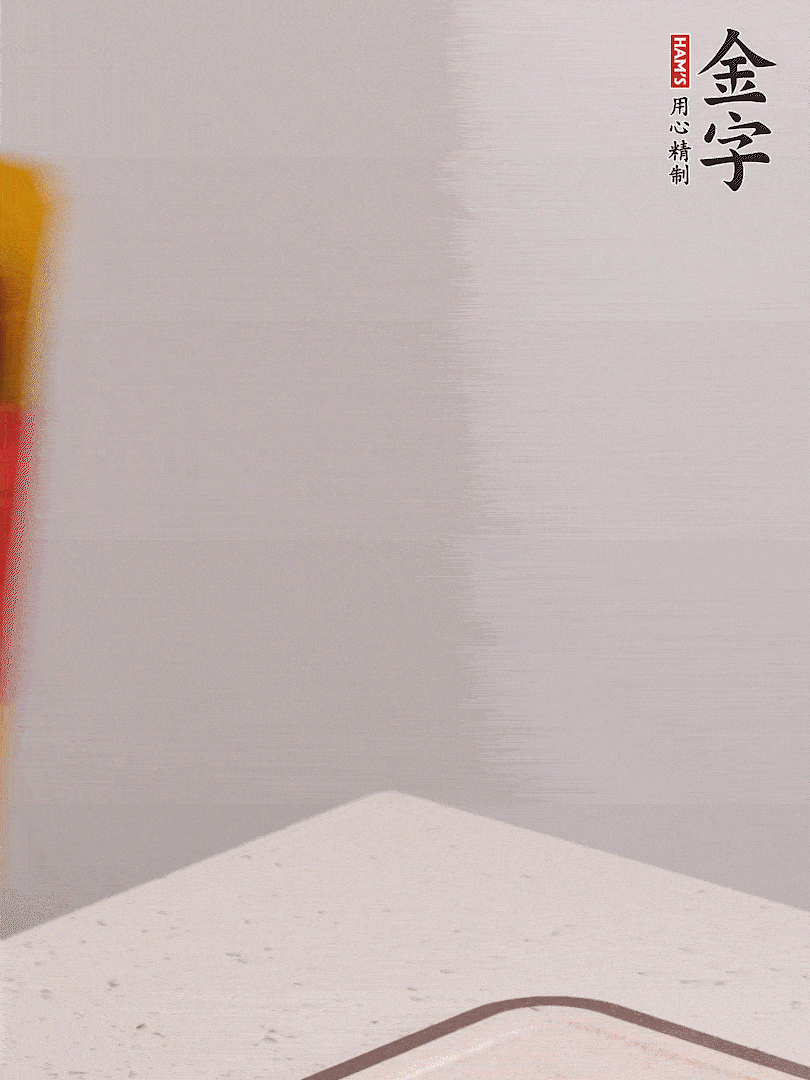 金字火腿切片，溫水浸泡5分鐘，將牛腩放鍋中，倒入比食材多2倍的清水，加姜焯水