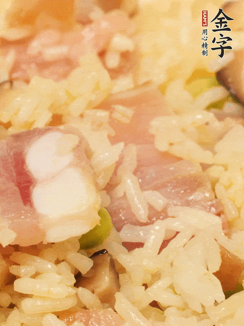 下米飯、蝦米繼續(xù)翻炒