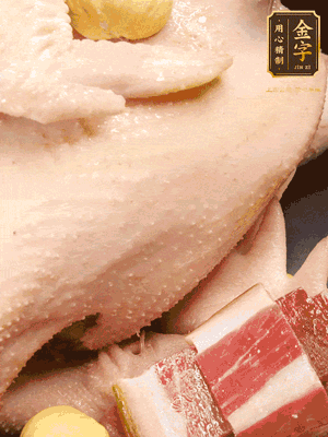 冷水、整雞、蔥結(jié)、姜片、雞油、火腿、板栗（雞肉：水=1:3）
