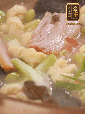 最后加一點(diǎn)蠔油、雞精調(diào)味