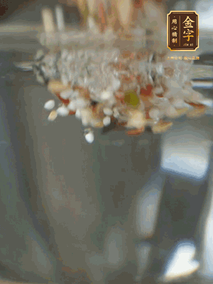 雜糧提前浸泡6小時，洗凈后下砂鍋